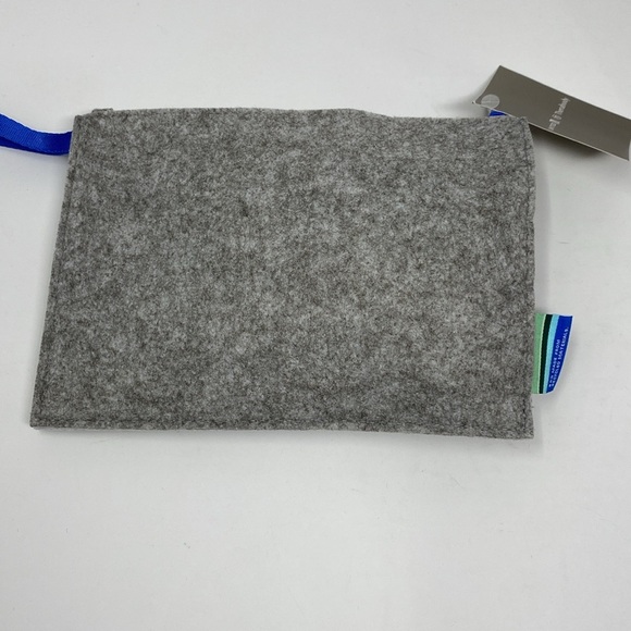 NWT United Airlines Therabody First Class Amenity Kit - Picture 2 of 3